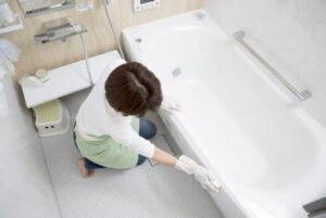 10 excelentes maneras de limpiar una bañera de plástico