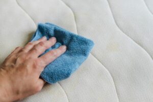 Cómo secar un colchón mojado de manera rápida y eficiente